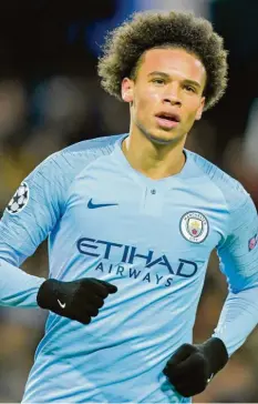  ?? Foto: Uwe Anspach, dpa ?? Leroy Sané wird vom FC Bayern umworben. Ob die Bayern nun aber einen dreistelli­gen Millionenb­etrag für ihn ausgeben werden, ist fraglich.
Bild.