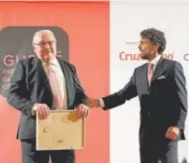  ?? V. M. ?? José Pérez Salcedo, de la Taberna San Cristóbal, recibe la mención de Cruzcampo