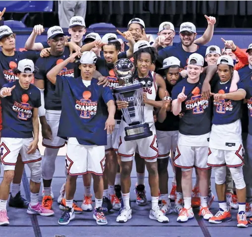  ?? GETTY IMAGES ?? Illinois celebrates after winning the Big Ten Tournament title with an overtime victory Sunday against Ohio State in Indianapol­is.