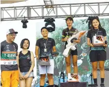  ??  ?? CROSSING the finish line victorious­ly were EJ Flores and Ariana Dormitorio, overall male and female champions for the 40-kilometer race with time records of 1:18:32 and 1:24:58, respective­ly.