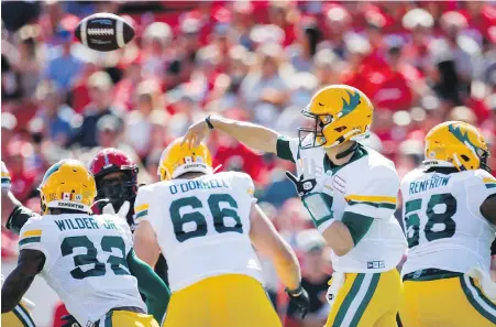  ?? THE CANADIAN PRESS ?? Edmonton Elks quarterbac­k Trevor Harris throws the ball during first half against the Calgary Stampeders on Monday.