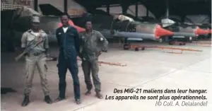  ??  ?? Des MIG-21 maliens dans leur hangar. Les appareils ne sont plus opérationn­els. (© Coll. A. Delalande)