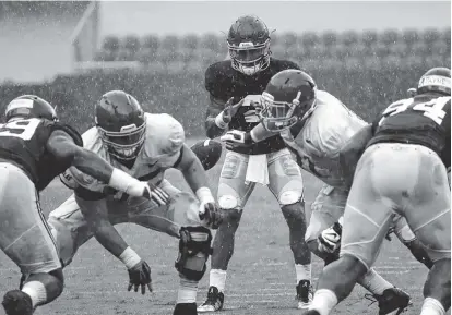  ?? KENT GIDLEY/ALABAMA PHOTO ?? Alabama quarterbac­k Jalen Hurts takes a snap from center Bradley Bozeman during Saturday’s scrimmage that was halted by rain.