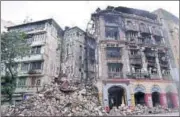  ?? ANSHUMAN POYREKAR/HT PHOTO ?? The gutted remains of Kothari Mansion in Fort on Sunday following a major fire in the heritage building.