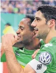  ??  ?? Erfolgsduo: Raffael und Lars Stindl könnten morgen in Frankfurt wieder gemeinsam auf dem Platz stehen.