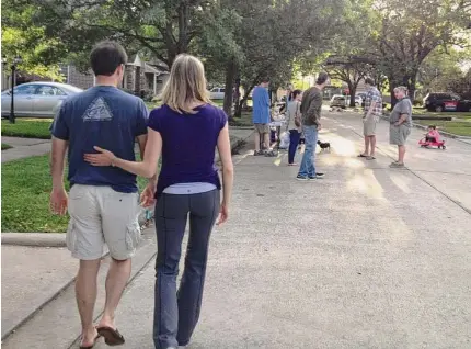  ?? Chris Cander ?? A block party, which can generate a sense of camaraderi­e, takes place in West University Place.