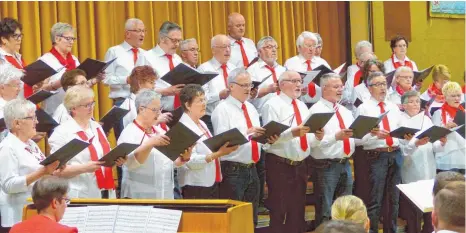  ?? FOTO: FATH ?? Der Liederkran­z Neuler sang Melodien zum Verlieben beim Konzert in der Schlierbac­hhalle.