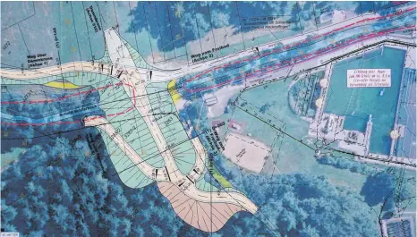  ?? FOTO. DIETER VOLCKART ?? Der Plan zeigt ganz rechts oben das Naturerleb­nisbad am nördlichen Ortsrand Niederalfi­ngens – das übrigens am 29. Mai 2016 ebenfalls total überschwem­mt und mit großem finanziell­en Aufwand erst nach monatelang­er Großreinig­ung wieder eröffnet werden...