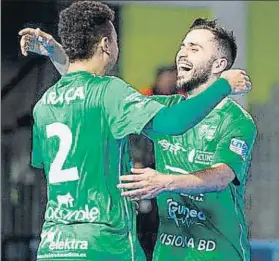  ?? FOTO: LNFS ?? Araça y Rafa Usín, jugadores de C.A. Osasuna Magna, celebrando un gol