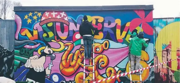  ?? FOTO: ANDREAS JENNISCHE ?? FEM. Så här ser graffitivä­ggen ut i Snösätra, och nu kommer fem väggar för graffiti att byggas i Tensta.