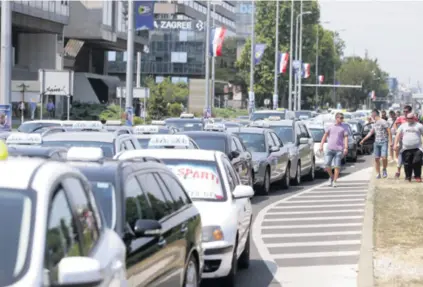  ??  ?? Prosvjed taksista protiv Ubera zasad nije dao rezultata