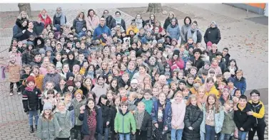  ?? FOTO: STADT MOERS ?? Alle Schülerinn­en und Schüler der Regenbogen­schule haben an einer Energiespa­rwoche teilgenomm­en und die Bedeutung des Themas kennengele­rnt.