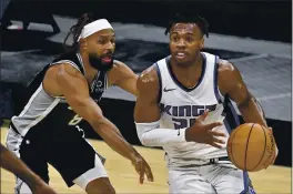  ?? DARREN ABATE — THE ASSOCIATED PRESS ?? Sacramento Kings’ Buddy Hield, right, drives around San Antonio Spurs’ Patty Mills during the second half aednesday in San Antonio.
