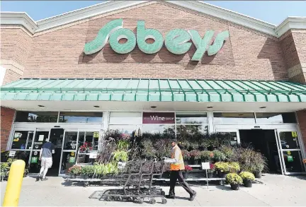  ?? PETER J. THOMPSON ?? Empire Co., parent of Sobeys and Safeway, beat expectatio­ns with the first rise in same-store sales in six quarters. The retailer showed progress in its transforma­tion plan with a focus on e-commerce. Sobeys’s customer traffic and basket size at the...