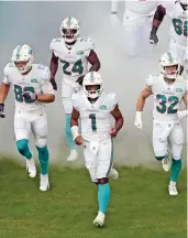  ?? CHARLES TRAINOR JR. ctrainor@miamiheral­d.com ?? Quarterbac­k Tua Tagovailoa (1) and the Dolphins have thrived during the pandemic with mental toughness.