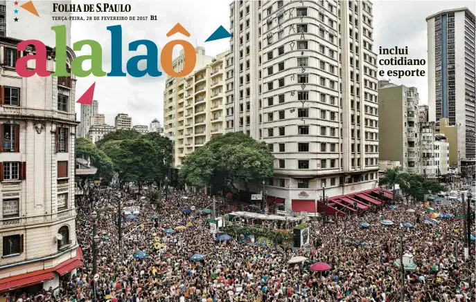  ??  ?? Multidão no bloco Tarado Ni Você, que homenageia Caetano Veloso, no último sábado (25), no cruzamento mais famoso da cidade, da avenida Ipiranga com a São João, centro de SP