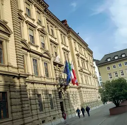  ??  ?? Autonomia finanziari­a Palazzo Widmann sede della giunta provincial­e