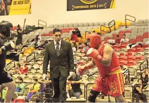  ??  ?? José luis González (centro) en acción durante un combate