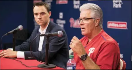  ?? THE ASSOCIATED PRESS ?? Phillies general manager Matt Klentak, left, announced Friday that Pete Mackanin won’t return as the club’s manager next year, instead ‘promoted’ to Klentak’s special assistant.