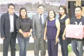  ??  ?? Ernette Paredes and Patrick Capili with some of Arezzo Place Davao sellers