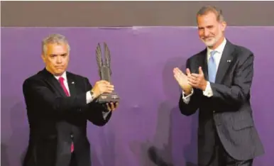  ?? // CASA DE S. M. EL REY ?? Don Felipe entrega a Iván Duque el ‘World Peace & Liberty Award’