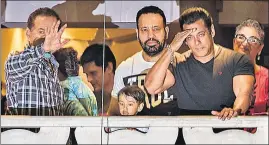  ??  ?? Convicted Bollywood star Salman Khan greets his supporters from the balcony of his Galaxy apartment in Mumbai, where he flew in a chartered plane from Jodhpur after spending two nights at the central jail following his fiveyear sentencing in the 1998...