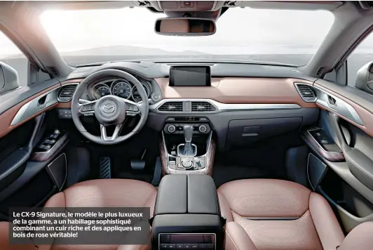  ??  ?? Le CX-9 Signature, le modèle le plus luxueux de la gamme, a un habillage sophistiqu­é combinant un cuir riche et des appliques en bois de rose véritable!