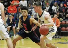  ?? STAN HUDY - SHUDY@DIGITALFIR­STMEDIA.COM ?? Shenendeho­wa senior Chris Hulbert had to contest with quick defenders like Liverpoo’s Kyle Butler-Gaffney (3) Saturday night at Hudson Valley Community College during the NYSPHSAA Class AA Regional. March 10, 2018.