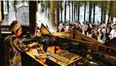  ?? Foto: Peter Hausner ?? In der „Forest Stage“tanzen die Ikarus-Besucher zwischen Fichten und Tannen zu elektrisch­en Klängen.