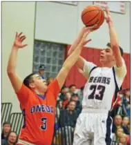  ?? KYLE MENNIG — ONEIDA DAILY DISPATCH ?? Chittenang­o’s Matt Lanphear (23) puts up a shot over Oneida’s Alex Hawthorne (3).