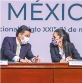  ?? /ROBERTO HERNÁNDEZ ?? Zoé Robledo y Claudia Sheinbaum, en evento del IMSS