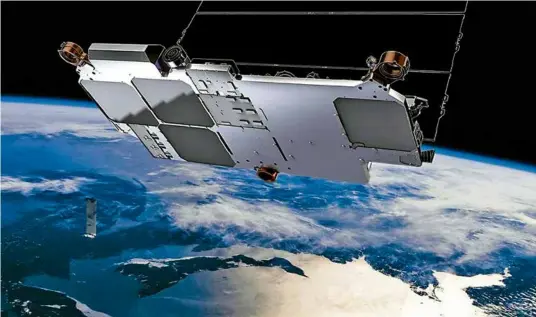  ?? ?? Na ilustrácii je družica II. generácie konšteláci­e Starlink na obežnej dráhe. Podľa Muska má mať sedem metrov a hmotnosť okolo 1 250 kilogramov.
FOTO: SPACEX