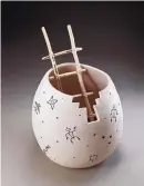  ??  ?? Laura Fragua Cota (Jemez Pueblo), “Womb Bowl,” 1999, clay, sand, wood.