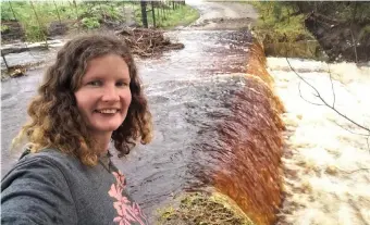  ??  ?? Just outside Blanco, on the road from Witfontein, Sinead Hattingh is awed by the power of water.