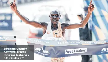  ?? /EFE. ?? Sonriente, Goeffrey Kamworor cruzó la meta tras dos horas y 8:13 minutos.