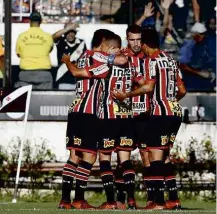  ?? Rafael Ribeiro/FramePhoto ?? Jogadores celebram gol do São Paulo em empate com Vasco