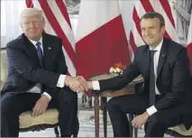  ?? (Photo MaxPPP) ?? Une longue poignée de main entre les deux hommes qui a été largement commentée par les journalist­es présents.