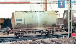  ?? ?? TTA No. TRL51963 is another former caustic soda liquor tank used in china clay traffic. It was photograph­ed at Bescot in a mixed train with other slurry tank wagons on
June 21, 1996. The Bachmann TTA can be used to model this wagon even though the model’s barrel is a tad oversize.