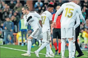  ??  ?? Bale entróen el minuto 67 en sustitució­n de Rodrygo y el Bernabéu le dedicó un concierto de pito...