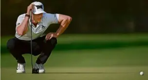  ?? ORLANDO RAMIREZ/GETTY IMAGES ?? Jake Knapp sized up a birdie putt on No. 17, one of 11 birdies that helped him shoot 8-under-par 73 for a four-shot lead in Mexico.