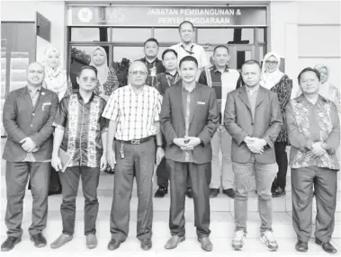  ??  ?? GAMBAR KENANGAN:Wakil Pengurusan JPP, PPPH dan MaPEK UMS bergambar kenangan selepas majlis itu.