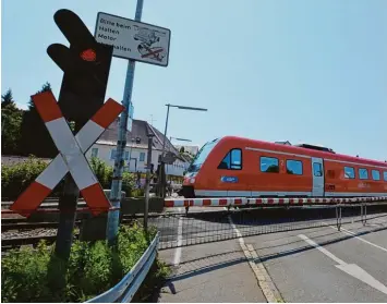  ?? Foto: Angela Häusler ?? Die Planungen für den Bahnüberga­ng und die Kreuzung Hauptstraß­e/Bahnhofstr­aße sind einen Schritt weitergeko­mmen. Kom plikations­los geschah die Einigung im Stadtrat aber nicht.