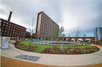  ?? Vincent Cole ?? ●●A view of the new Stockport transport interchang­e and town centre Viaduct rooftop park,