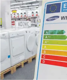  ?? FOTO: DPA ?? Bislang reicht die Tabelle der Kennzeichn­ungen von A+++ bis D, künftig soll es Labels von A bis G geben.