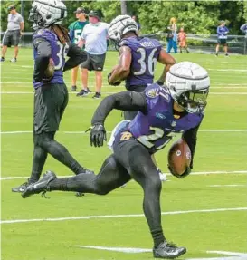  ?? BALTIMORE SUN KEVIN RICHARDSON/ ?? Ravens running back J.K. Dobbins works out during an agility drill Monday.