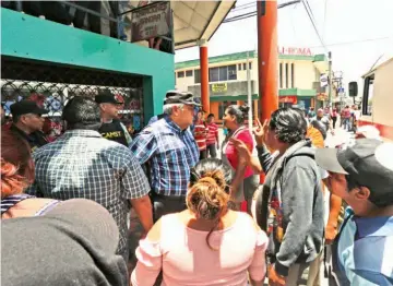  ??  ?? Tensión. Los desórdenes provocaron terror en los vecinos, sobre todo por los disparos realizados.