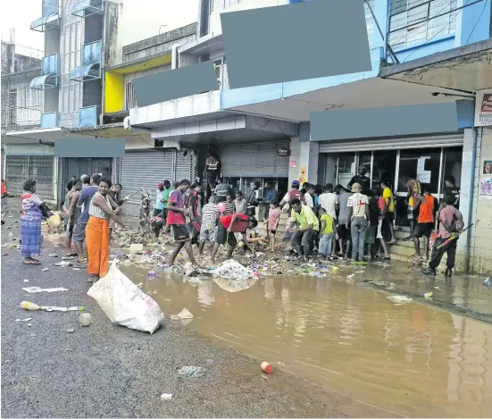  ?? Photo: Karalaini Tavi ?? Some residents in Ba seen picking up items on January 15, 2018 that were affected by flood waters in Ba.