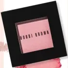  ??  ?? Bobbi Brown Coral Sugar allık,
200 TL; bobbibrown.com.tr.