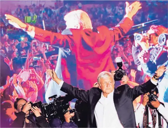  ?? AP ?? Andrés Manuel López Obrador saludó a sus seguidores durante el mitin de cierre de campaña electoral, el miércoles en Ciudad de México.