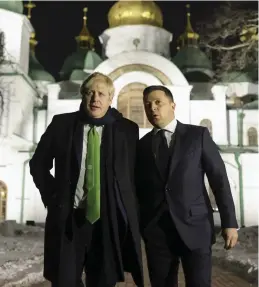  ?? ?? Battle strategy: Boris Johnson with Volodymyr Zelensky
